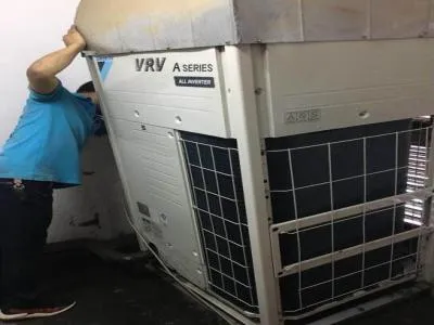 遥控板坏了怎么操作电视呀